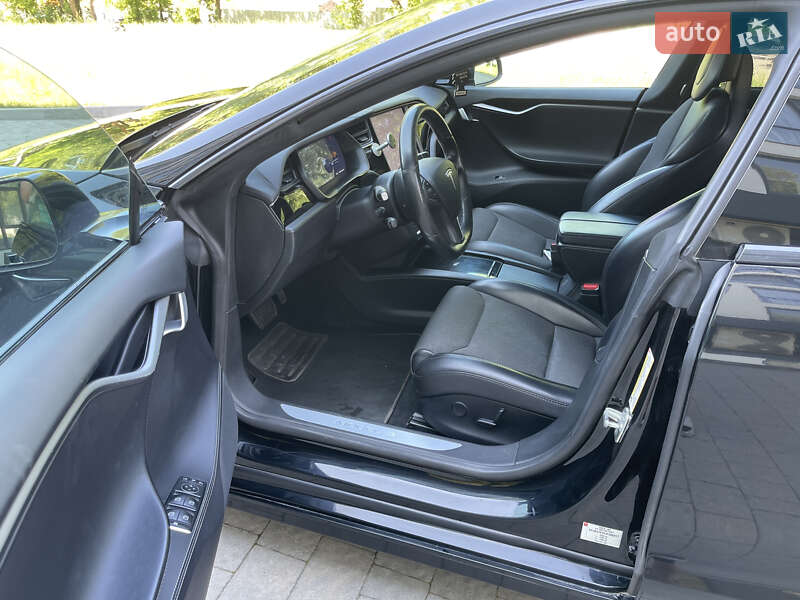 Ліфтбек Tesla Model S 2019 в Новояворівську