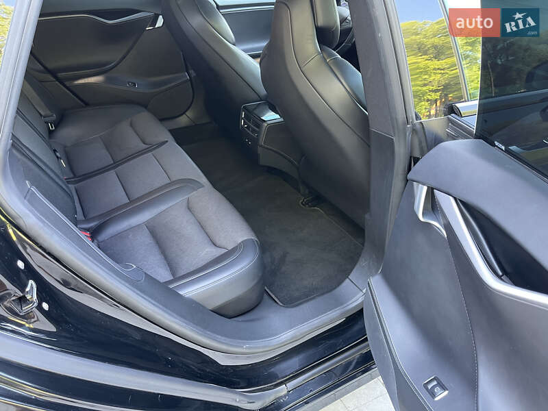 Ліфтбек Tesla Model S 2019 в Новояворівську