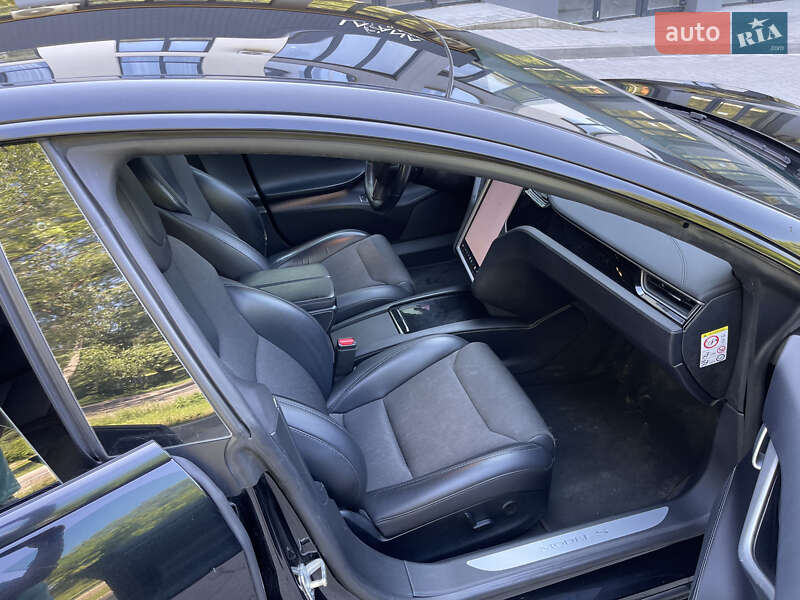 Ліфтбек Tesla Model S 2019 в Новояворівську