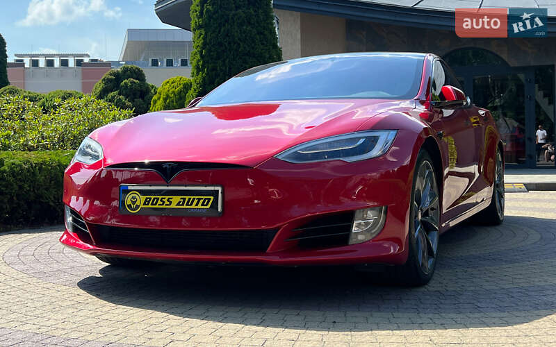 Лифтбек Tesla Model S 2016 в Львове
