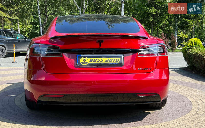 Лифтбек Tesla Model S 2016 в Львове