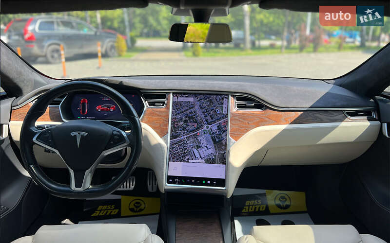 Лифтбек Tesla Model S 2016 в Львове