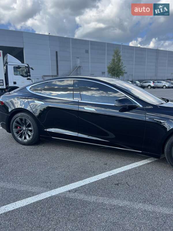 Лифтбек Tesla Model S 2018 в Ровно