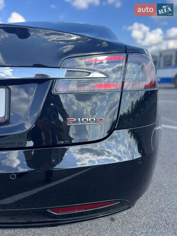 Лифтбек Tesla Model S 2018 в Ровно