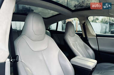Лифтбек Tesla Model S 2015 в 