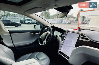 Лифтбек Tesla Model S 2015 в 