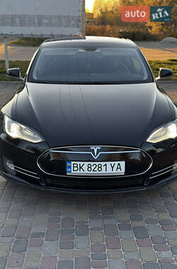 Лифтбек Tesla Model S 2014 в Сарнах