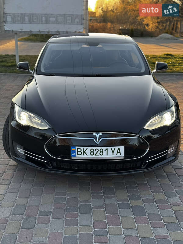 Лифтбек Tesla Model S 2014 в 