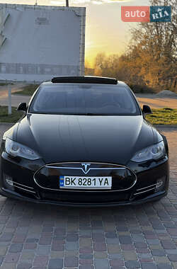Лифтбек Tesla Model S 2014 в 