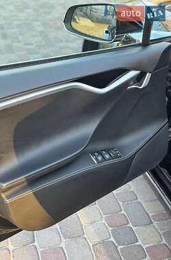 Лифтбек Tesla Model S 2014 в 