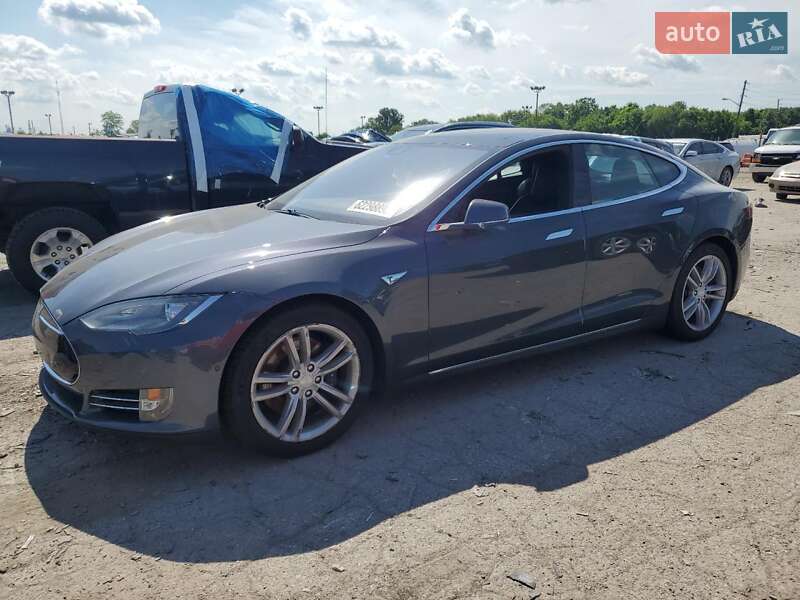 Tesla Model S 2015