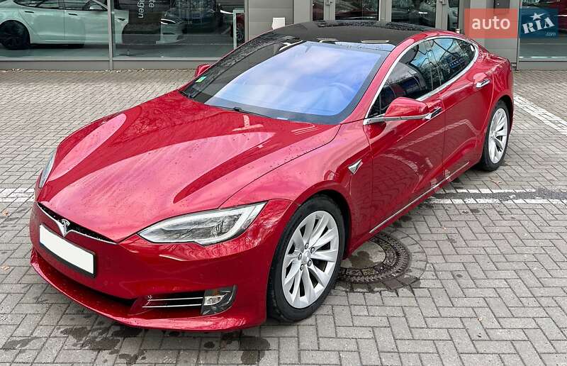 Ліфтбек Tesla Model S 2017 в 