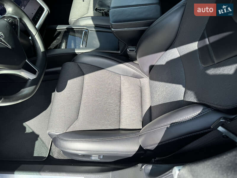 Лифтбек Tesla Model S 2017 в Белой Церкви