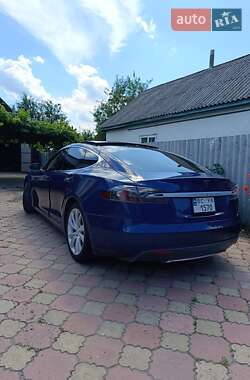 Лифтбек Tesla Model S 2015 в 