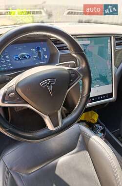 Лифтбек Tesla Model S 2015 в 