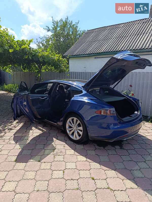 Ліфтбек Tesla Model S 2015 в Конотопі фото 19 Ліфтбек Tesla Model S 2015 в Конотопі