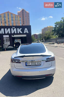 Лифтбек Tesla Model S 2013 в 