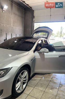 Лифтбек Tesla Model S 2013 в 