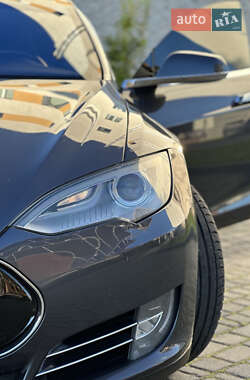 Лифтбек Tesla Model S 2015 в 