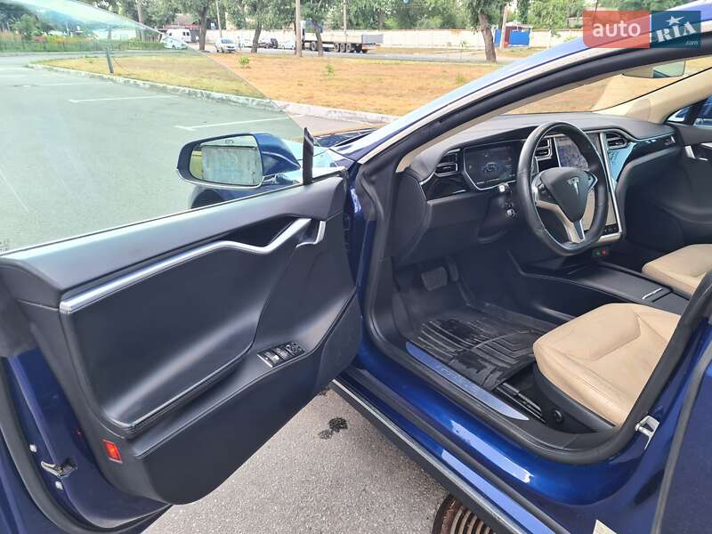 Лифтбек Tesla Model S 2016 в Киеве