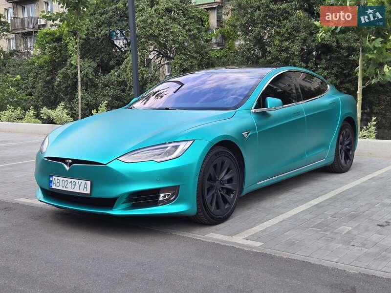 Лифтбек Tesla Model S 2018 в Киеве