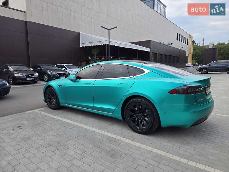 Лифтбек Tesla Model S 2018 в Киеве