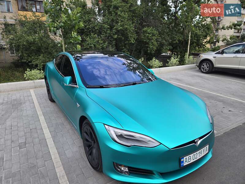 Лифтбек Tesla Model S 2018 в Киеве