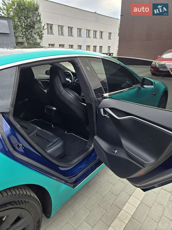 Лифтбек Tesla Model S 2018 в Киеве