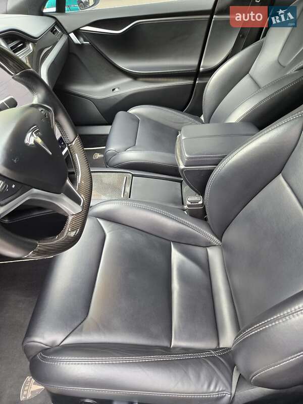 Лифтбек Tesla Model S 2018 в Киеве