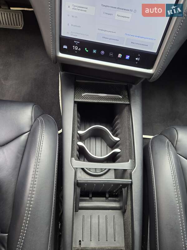 Лифтбек Tesla Model S 2018 в Киеве
