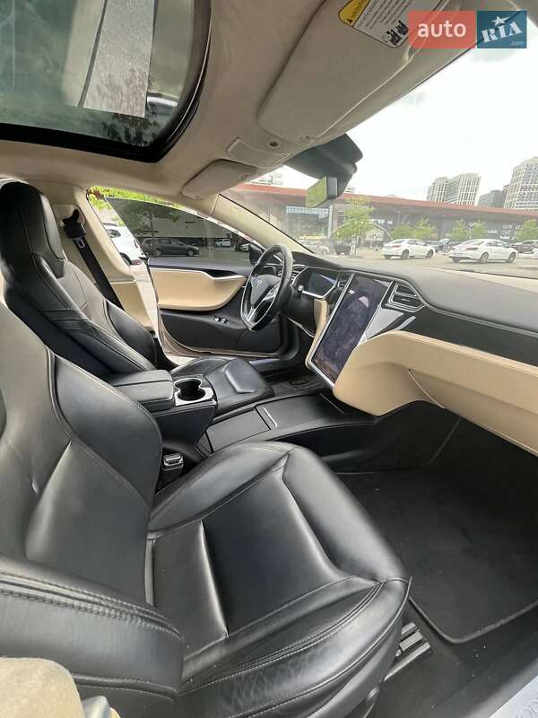 Лифтбек Tesla Model S 2015 в Киеве