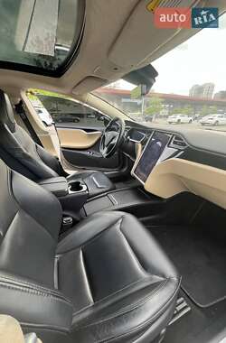 Лифтбек Tesla Model S 2015 в 