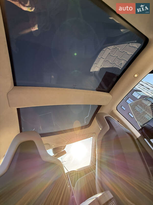 Лифтбек Tesla Model S 2015 в Львове
