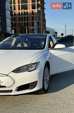 Лифтбек Tesla Model S 2015 в 