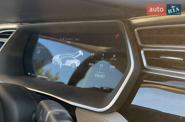 Лифтбек Tesla Model S 2015 в 