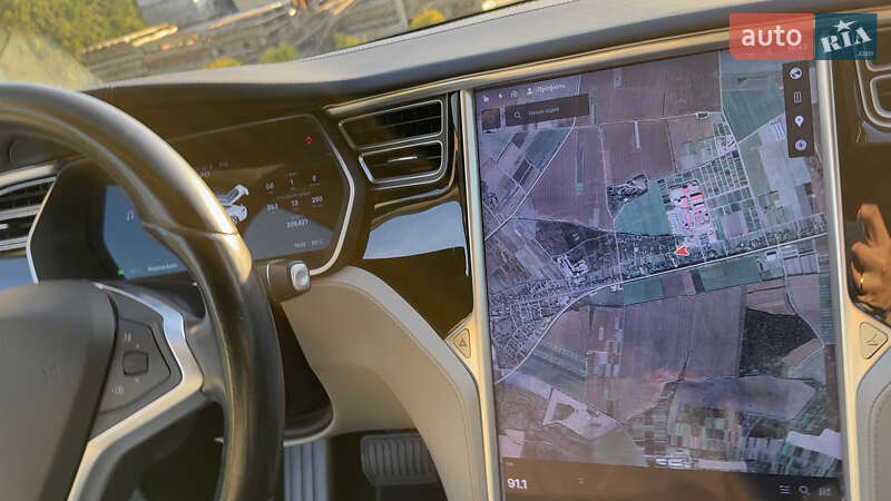 Лифтбек Tesla Model S 2015 в Львове