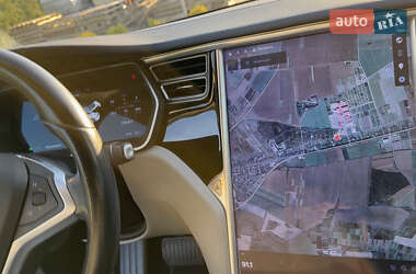 Лифтбек Tesla Model S 2015 в 