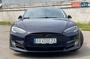 Лифтбек Tesla Model S 2015 в 