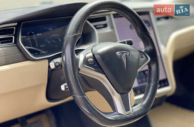 Лифтбек Tesla Model S 2015 в 