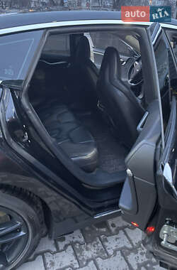 Лифтбек Tesla Model S 2014 в 