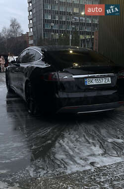 Лифтбек Tesla Model S 2014 в 