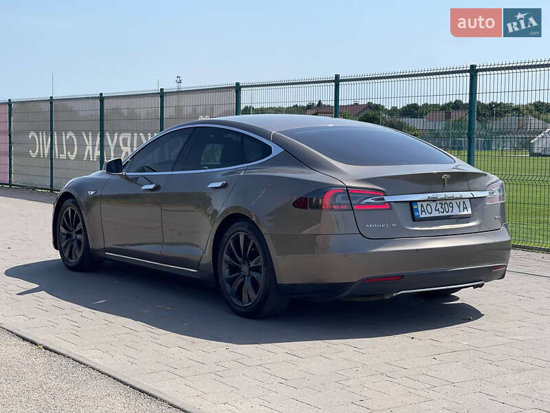 Лифтбек Tesla Model S 2015 в Ужгороде