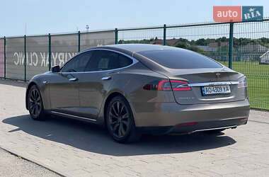 Лифтбек Tesla Model S 2015 в 
