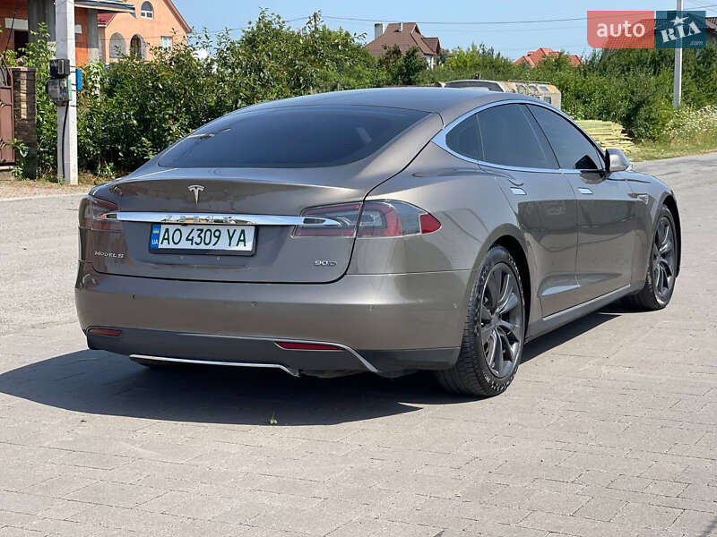 Лифтбек Tesla Model S 2015 в Ужгороде