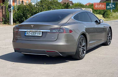 Лифтбек Tesla Model S 2015 в 