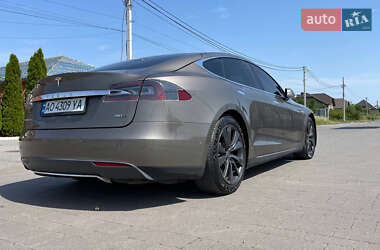 Лифтбек Tesla Model S 2015 в 