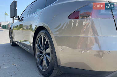 Лифтбек Tesla Model S 2015 в 