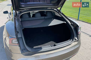 Лифтбек Tesla Model S 2015 в 