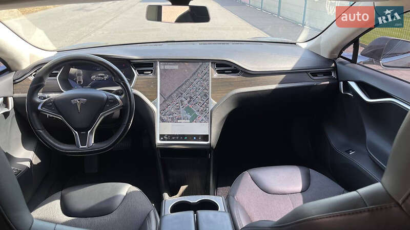 Лифтбек Tesla Model S 2015 в Ужгороде