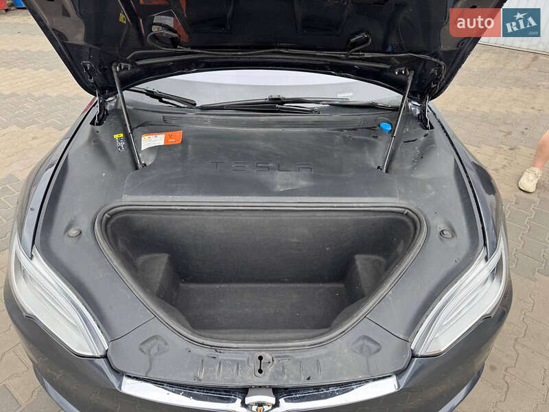 Лифтбек Tesla Model S 2017 в Луцке